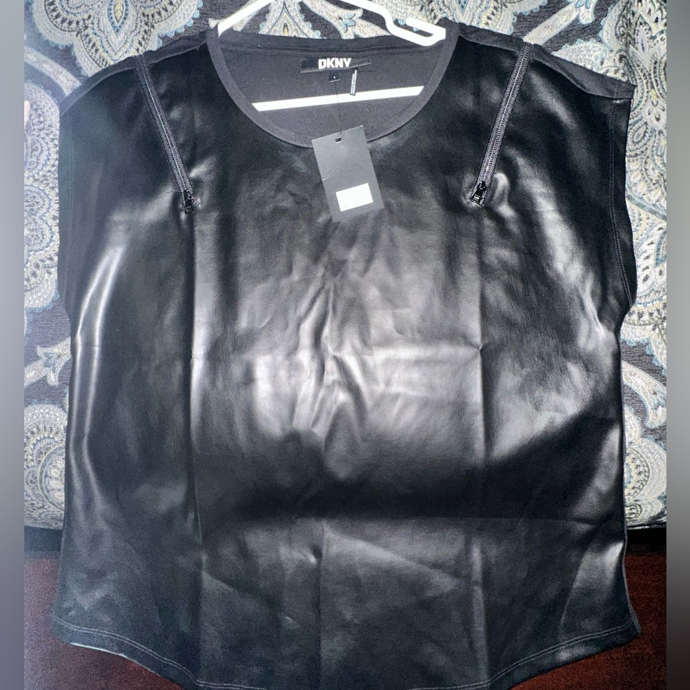 DKNY top